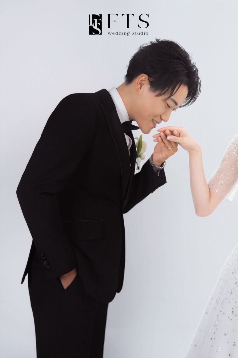 ご新郎様のソロショットの紹介