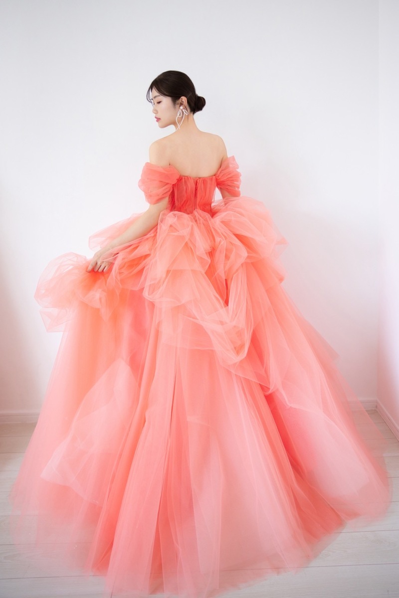 新作ドレスのご案内♪