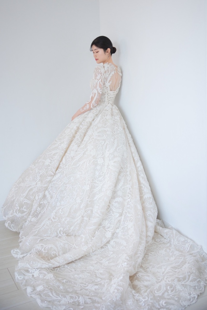 新作ドレスのご案内♪