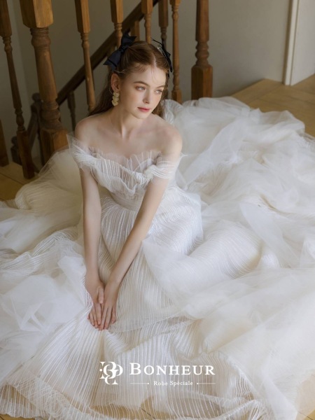 韓国ブランドのプレミアムドレスが9月入荷予定でございます♪