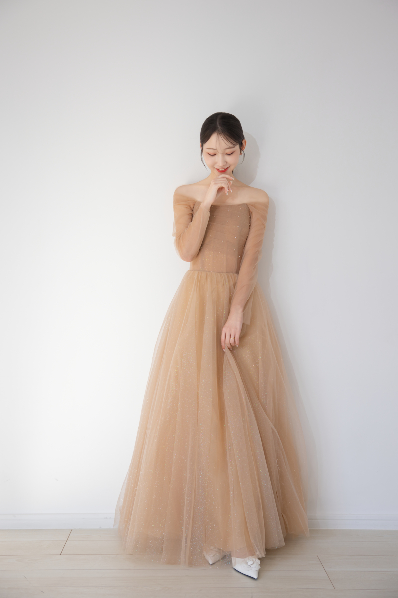 新作ドレスのご案内♪