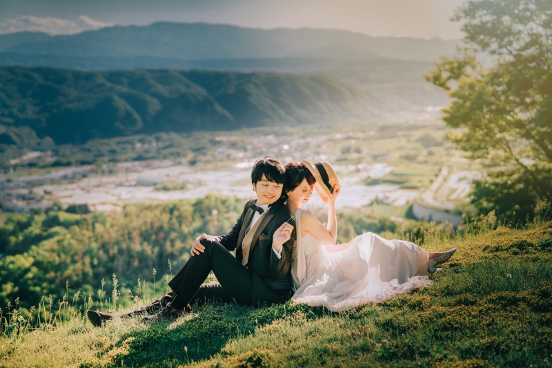 マネしたい!可愛い寝転&お座りショット♡