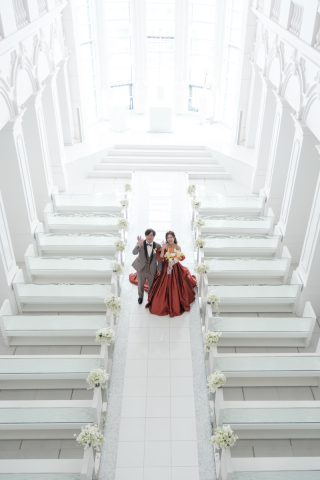 真っ白なチャペル&times;カラードレス