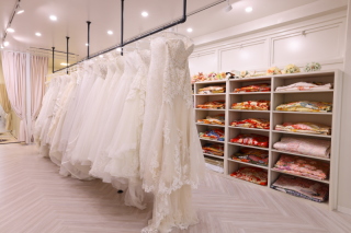 こだわりの花嫁衣裳・タキシード取り揃えています♡