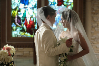 ベールの中で見つめあうおふたり