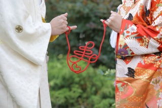 おふたりらしさを|お持ち込みアイテムを使う和装撮影テク4選!