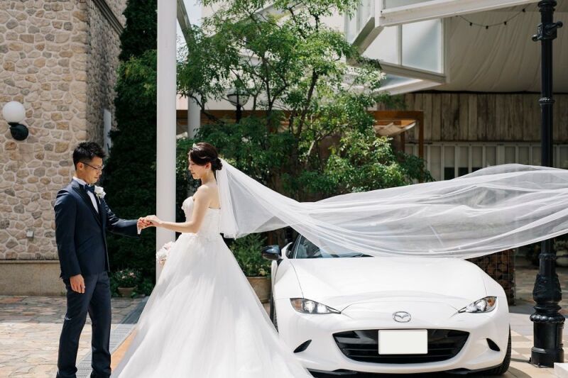 FLEURの魅力|結婚式場だからこそ叶う!愛車とフォトウェディング♡