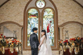 本格ステンドグラスのチャペルで残すフォトウェディングのメリットとは？