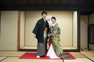 和装紹介|ゴールド×グリーンでゴージャスな雰囲気の色打掛☀