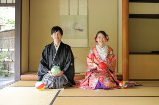 可愛いアイテムを使って正座ショット