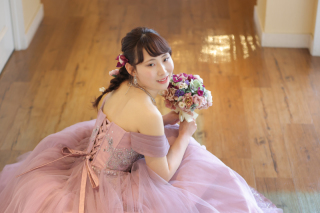 ブーケはどう持てばいいの?先輩花嫁直伝アイデアをご紹介!