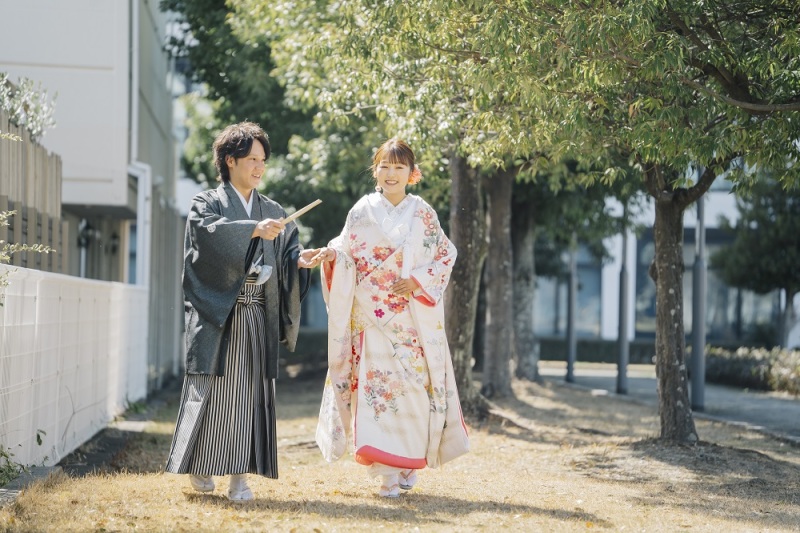 ご新郎様必見!|柔らかい雰囲気のブラックの色打掛紹介☀
