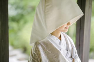 白無垢と綿帽子の凜とした姿が素敵な4選