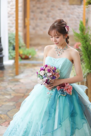 カラードレスPick Up|まるでプリンセスなアイスブルーのドレス♡