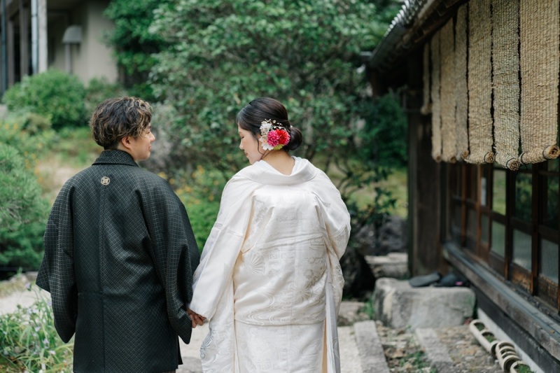 ご新郎様必見!|ブラック×ゴールドの紋付袴☀