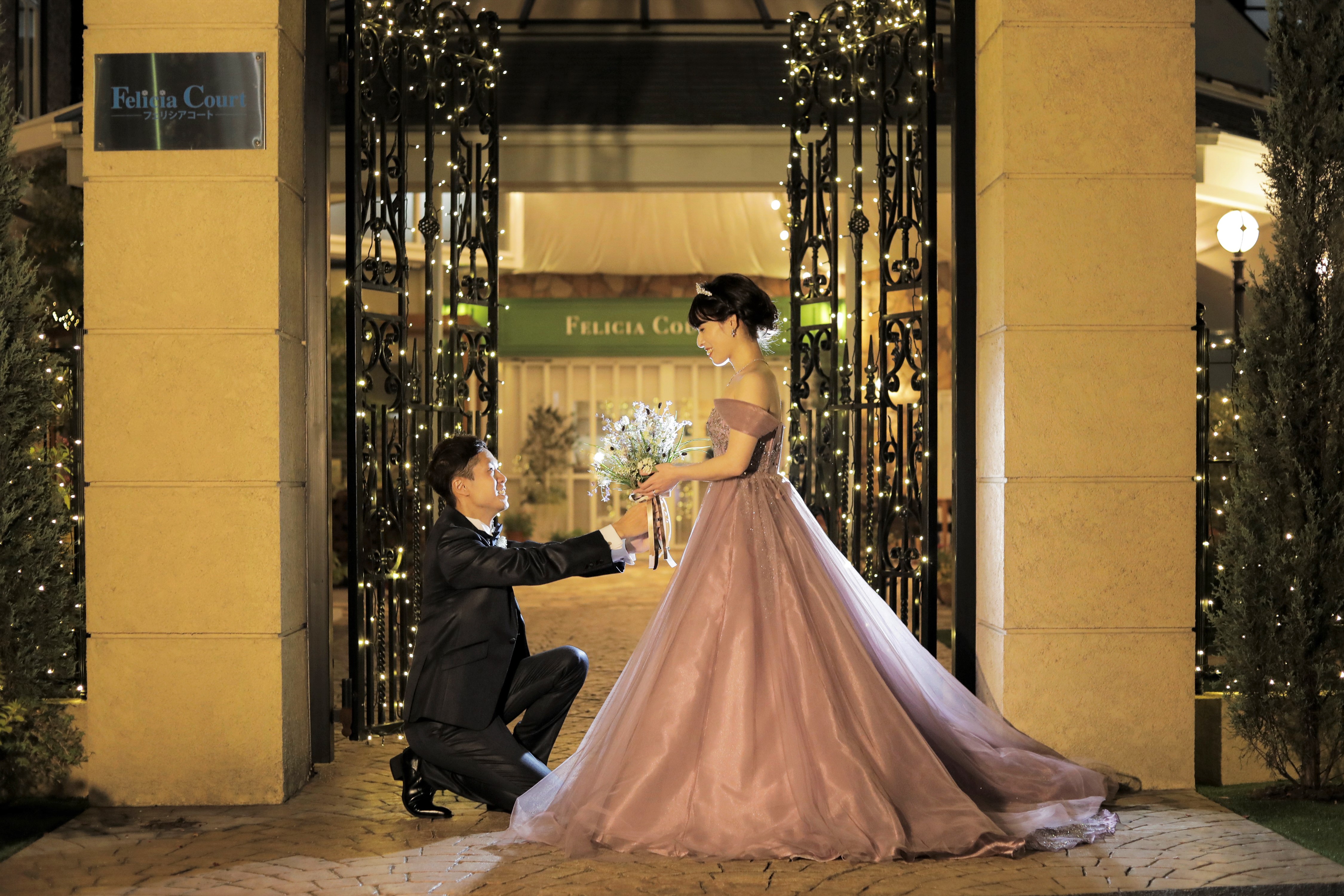 プロポーズ風ひざまずきショット 公開日 年12月9日 Photo Wedding Fleur 愛知県でフォトウェディング探すならphotorait