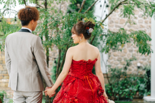 カラードレスPick Up|鮮やかな赤色のドレス*