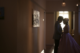 西日が差し込む中のワンショット