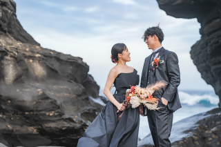 黒い衣装で合わせて 城ヶ島ロケーション撮影・ブライダル前撮り