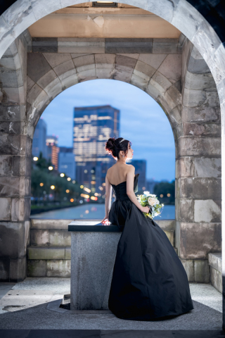 東京駅 黒ドレス