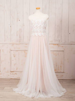 ◆衣装のご紹介◆軽やかなチュールスカートが魅力のほんわかピンクのカラードレス