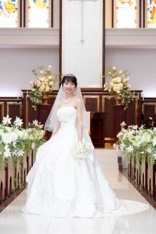 ◆衣装のご紹介◆美しいシンメトリーが魅力のウェディングドレス