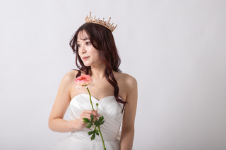 ヘッドアクセサリーの代表格・ティアラをご紹介