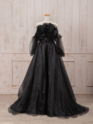 ◆衣装のご紹介◆胸元のボリュームが特徴！RANWEDDINGのブラックドレス