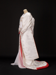 ◆衣装のご紹介◆赤いふきがアクセント・白無垢