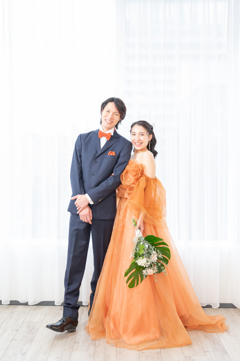  ◆衣装のご紹介◆ドット柄のお袖がかわいい！RANWEDDINGのオレンジドレス