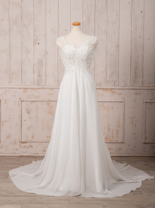 ◆衣装のご紹介◆ビジューが輝くRANWEDDINGのスレンダードレス