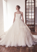 新しいウエディングドレス入りました☆彡