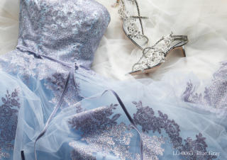 お気に入りの小物でカラードレスをコーディネート♪