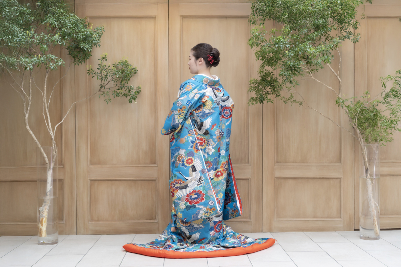 “カラードレス特集”｜自分らしさを引き出す色選びのコツ