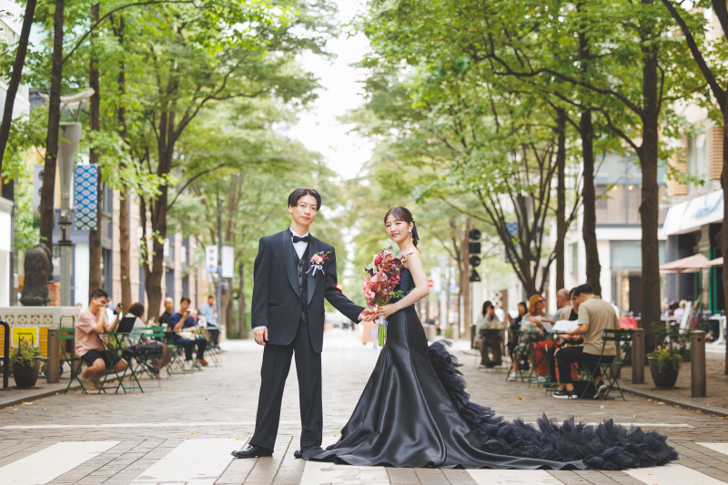 黒ドレスで魅せる大人のフォトウェディング｜シックで洗練された一枚を