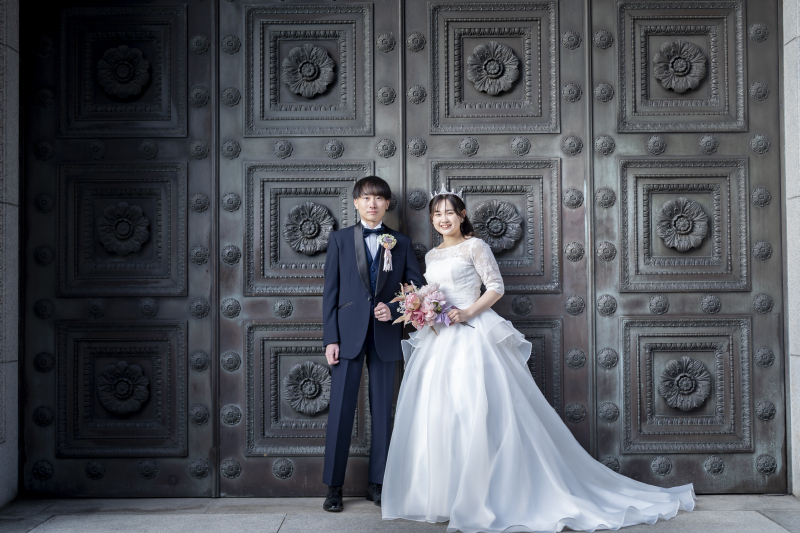 冬のフォトウェディングにぴったり！寒さ対策も叶うドレスコーデ特集｜emorma