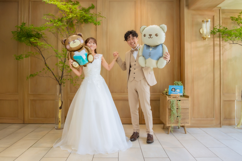 他と差がつく！フォトウェディング撮影のコツはポージングと小物使いにあり