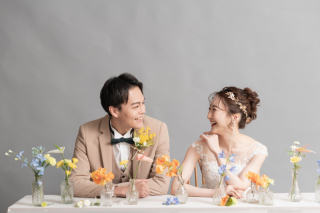 衣装だけじゃない！“ヘッドアクセ”で差がつく花嫁スタイル【emorma】