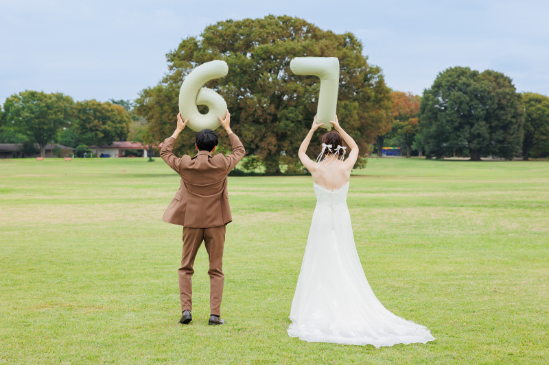 【emorma】フォトウェディングで人気の小物・アイテム活用術