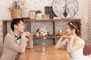 くすみカラーが映える、ぬくもり感じるフォトウェディング