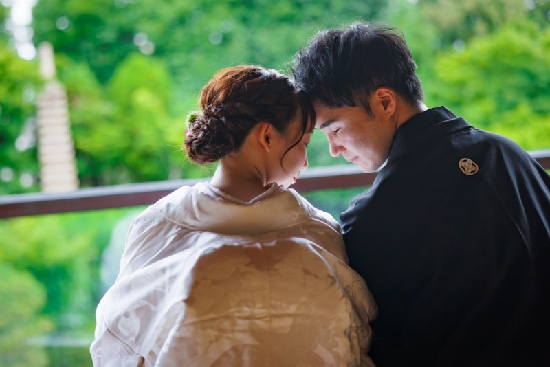 衣装だけじゃない!“ヘッドアクセ”で差がつく花嫁スタイル【emorma】