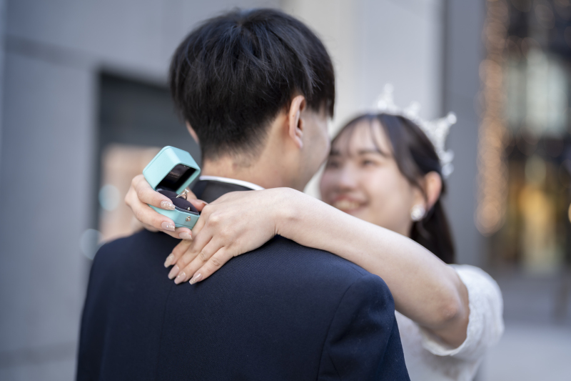 冬のフォトウェディングにぴったり！寒さ対策も叶うドレスコーデ特集｜emorma