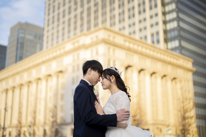 冬のフォトウェディングにぴったり！寒さ対策も叶うドレスコーデ特集｜emorma