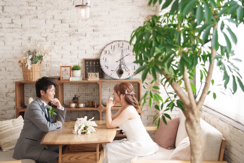 フォトウエディングをもっとおしゃれに!人気の撮影小物BEST5とおすすめ活用テク