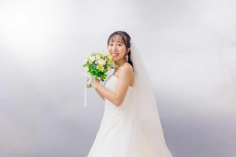 黒ドレスで魅せる大人のフォトウェディング｜シックで洗練された一枚を