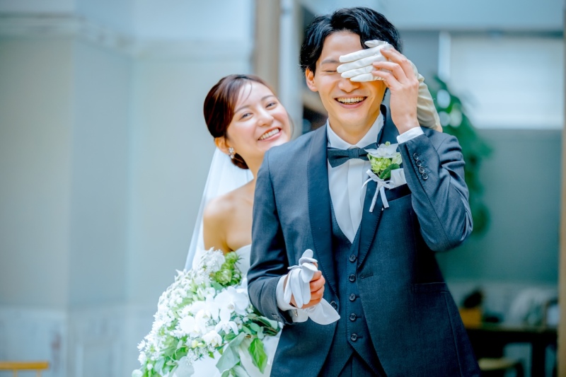 カラードレスで“私らしさ”を表現。新作衣装で叶えるスタジオフォトの最旬スタイル