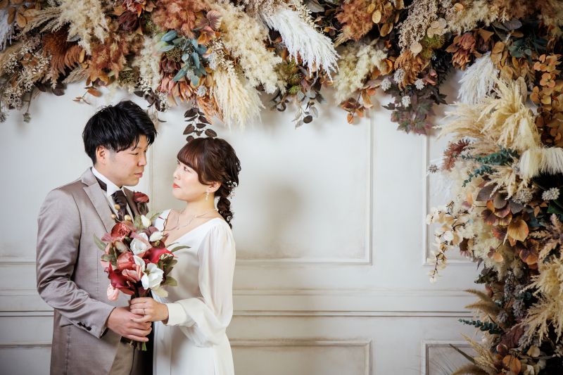 飾らない美しさ、洗練されたシンプルドレス*