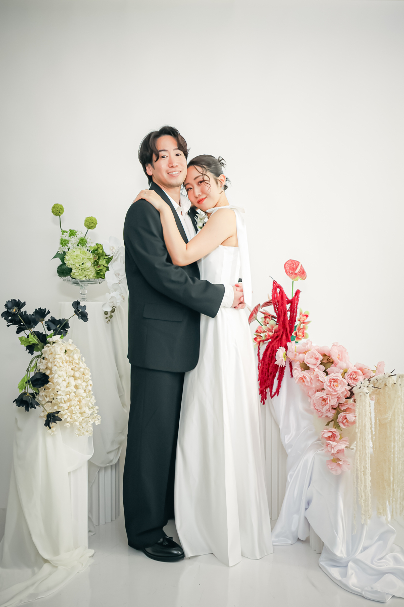 披露宴のお花を再び主役に。お二人らしく彩るセルフウェディングフォト