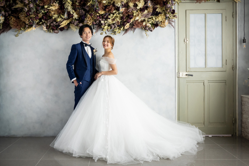 秋の庭園に映える色打掛★赤&times;金の華やかな和装コーディネートをご紹介