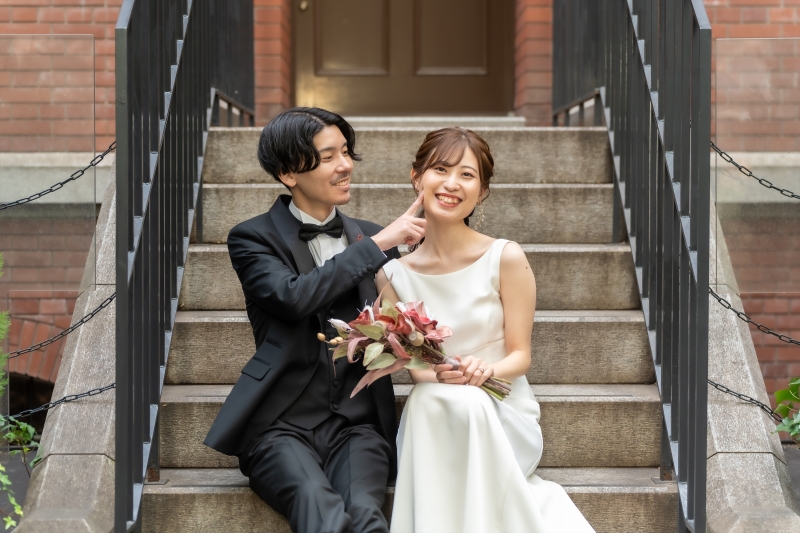 飾らない美しさ、洗練されたシンプルドレス*